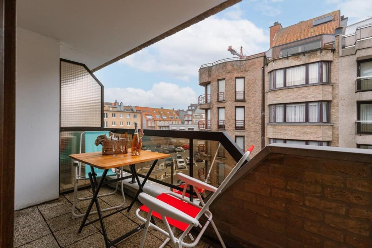 Huswell - Authentic Apartment With Terraces And Parking Кнокке-Хейст Экстерьер фото